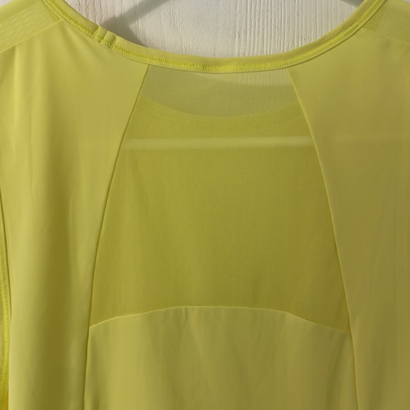 Lululemon NWOT All Yours Crop Tank Top Electric Lemon Size 10 - Picture 3 of 6